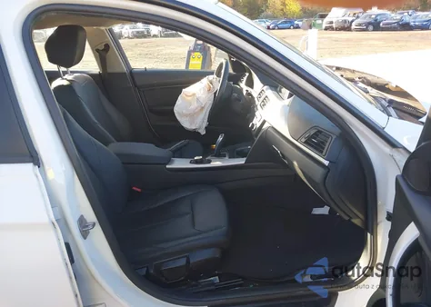 2015 BMW 320I xDrive z USA, uszkodzony, nr VIN WBA3C3G52FNT53727